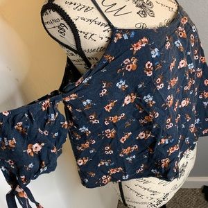 Cute flora tank top!!